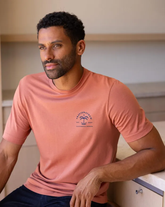 Men Tees TravisMathew SHOCK AND AWE TEE Copper Men Tees TravisMathew SHOCK AND AWE TEE Copper