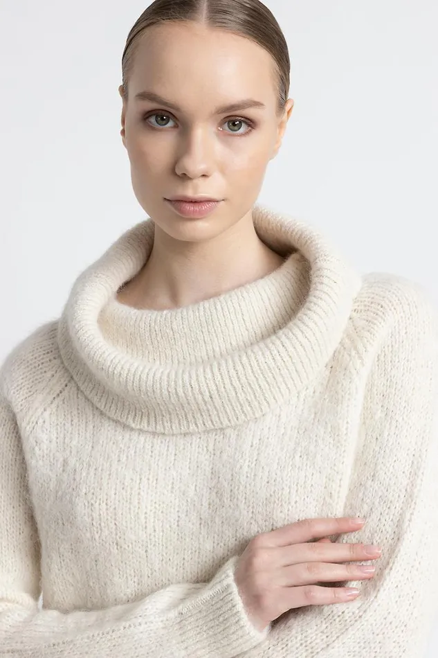 Peserico Knitwear Woman Alpaca And Mohair Bare Shoulder Sweater Natural White Peserico Knitwear Woman Alpaca And Mohair Bare Shoulder Sweater Natural White