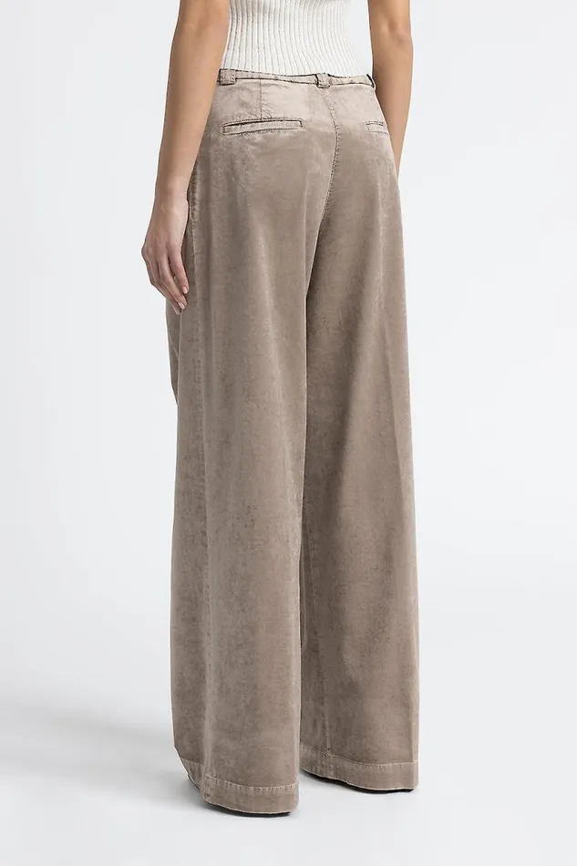 Peserico Trousers Woman Corduroy Pleated Palazzo Trousers Camel Peserico Trousers Woman Corduroy Pleated Palazzo Trousers Camel