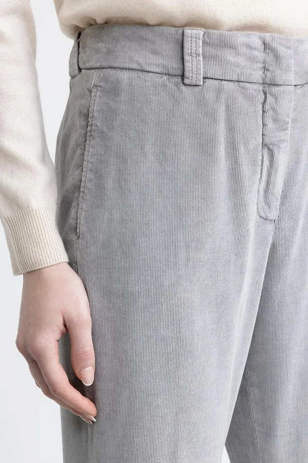 Peserico Trousers Woman Needlecord Carrot Trousers Granite Peserico Trousers Woman Needlecord Carrot Trousers Granite