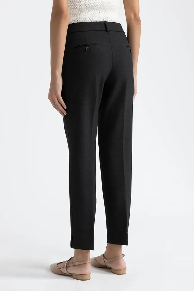 Peserico Trousers Woman TwoWay Stretch Fabric Cigarette Trousers Graphite Peserico Trousers Woman TwoWay Stretch Fabric Cigarette Trousers Graphite