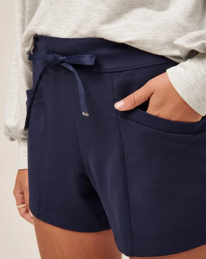 Women Shorts TravisMathew FRIDAY PONTE POCKET SHORT Navy