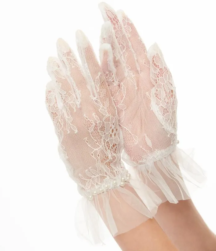 1950s White Tulle Lace Gloves Accessories Unique Vintage Gloves and Scarves 1950s White Tulle Lace Gloves Accessories Unique Vintage Gloves and Scarves