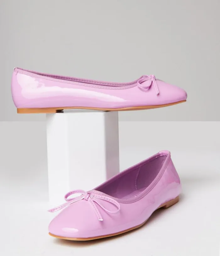1960s Lilac Patent Leatherette Flats Shoes Unique Vintage Flats