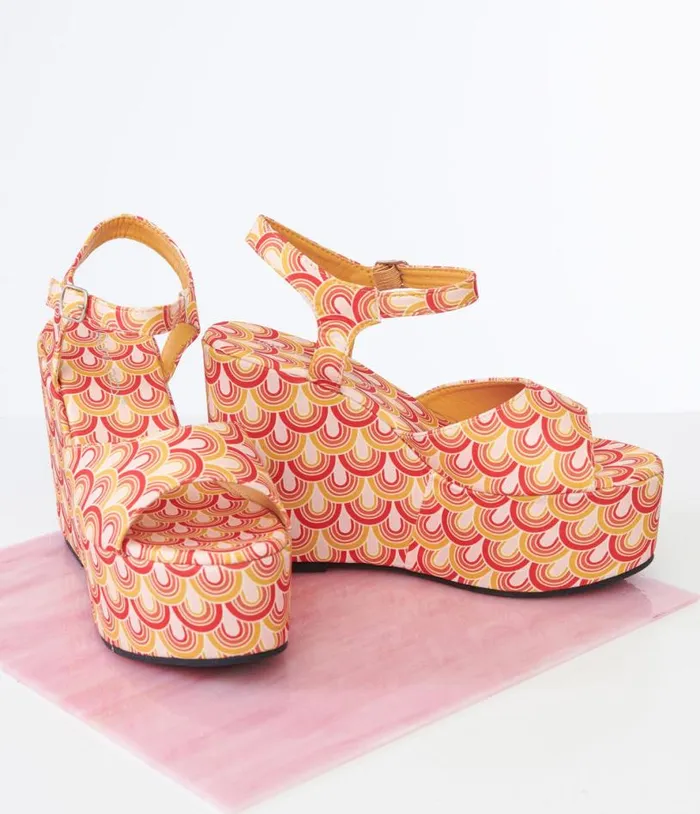 1970s Orange and Yellow Scallop Print Platform Wedges Shoes Unique Vintage Sandals 1970s Orange and Yellow Scallop Print Platform Wedges Shoes Unique Vintage Sandals