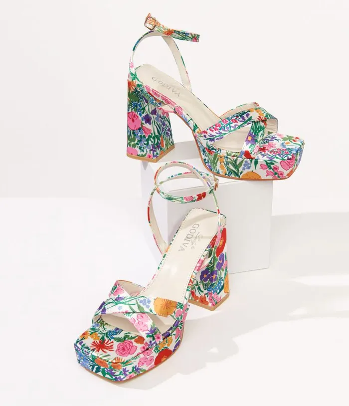 1970s White Floral Lexico Platform Sandals Shoes Unique Vintage Sandals