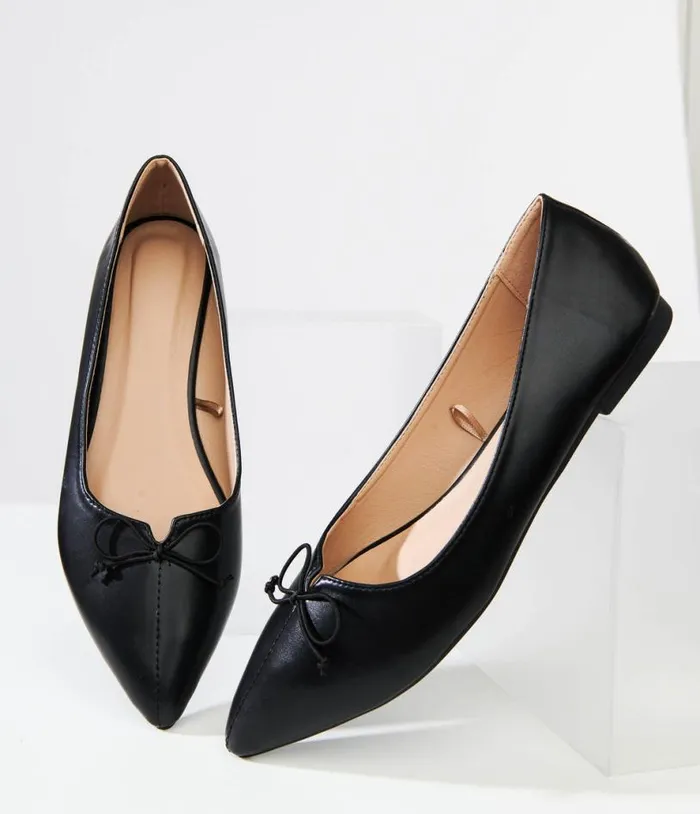 1990s Black Bow Pointed Leatherette Flats Shoes Unique Vintage Flats