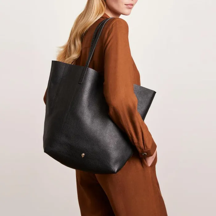 Bags Shoulder Bags Helen Kaminski Davolia M Reve Black Bags Shoulder Bags Helen Kaminski Davolia M Reve Black