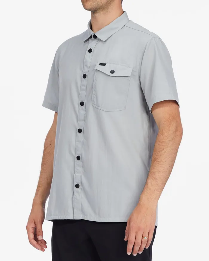 Billabong ADiv Surftrek Tech UPF 50 Short Sleeve Shirt Light Grey Men Shirts Billabong ADiv Surftrek Tech UPF 50 Short Sleeve Shirt Light Grey Men Shirts