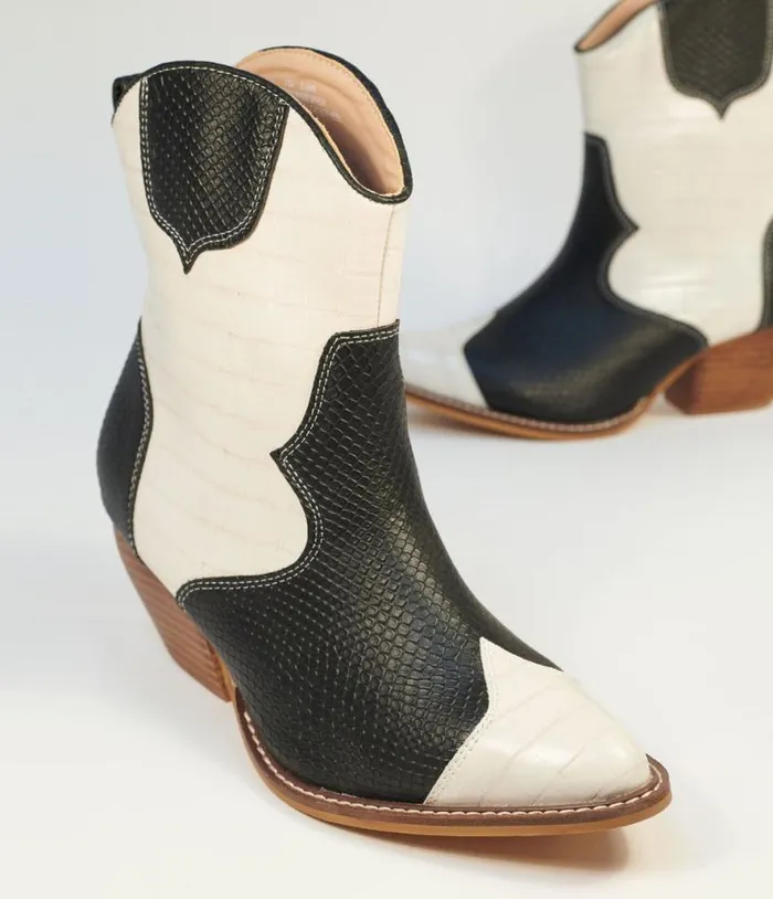 Black and White Leatherette Cowboy Boots Shoes Unique Vintage Boots