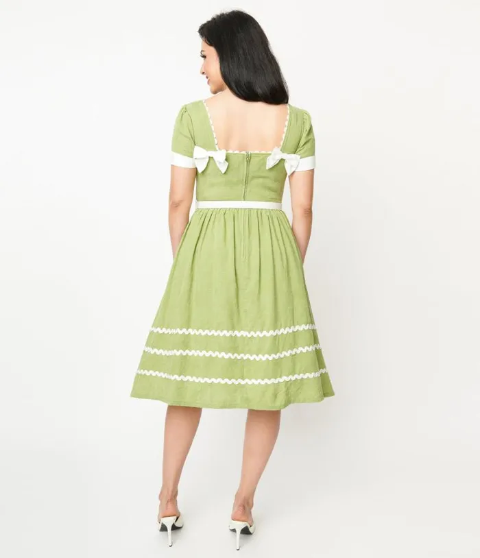 Green and White Butterfly Brooch Swing Dress Dresses Unique Vintage Swing