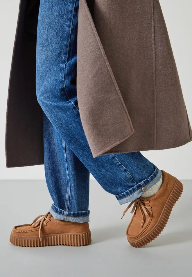 Hush Flats Women Clarks Torhill Bee Nubuck Moccasins Light Tan Hush Flats Women Clarks Torhill Bee Nubuck Moccasins Light Tan
