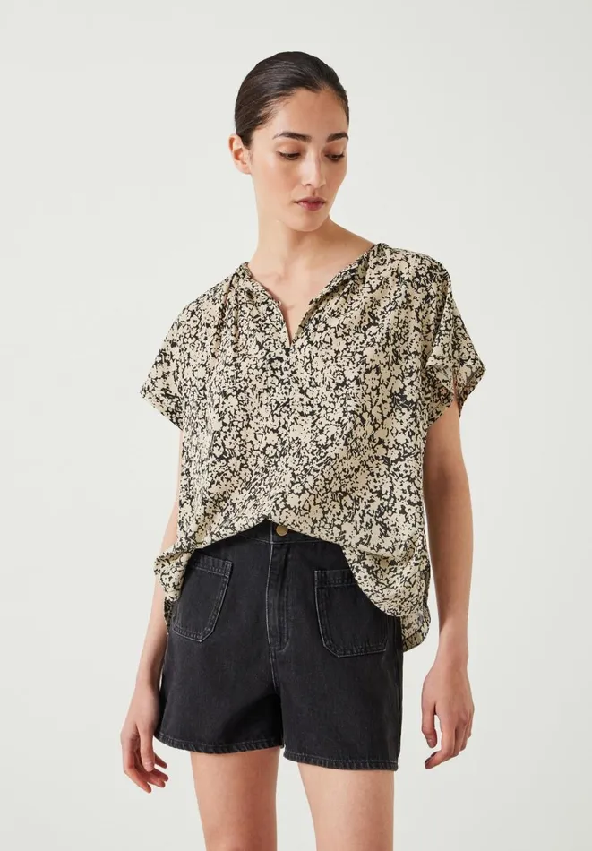 Hush Shirts and Blouses Women Taz Short Sleeve Blouse Silhouette Floral Neutral Hush Shirts and Blouses Women Taz Short Sleeve Blouse Silhouette Floral Neutral