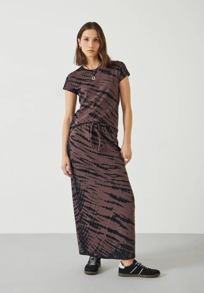 Hush Skirts Women Zeena Cotton Printed Maxi Skirt Diagonal Tie Dye Dark Brown