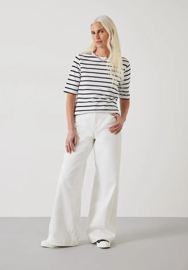 Hush Tops and Tshirts Women Sora Striped Relaxed TShirt Whiteblack Hush Tops and Tshirts Women Sora Striped Relaxed TShirt Whiteblack