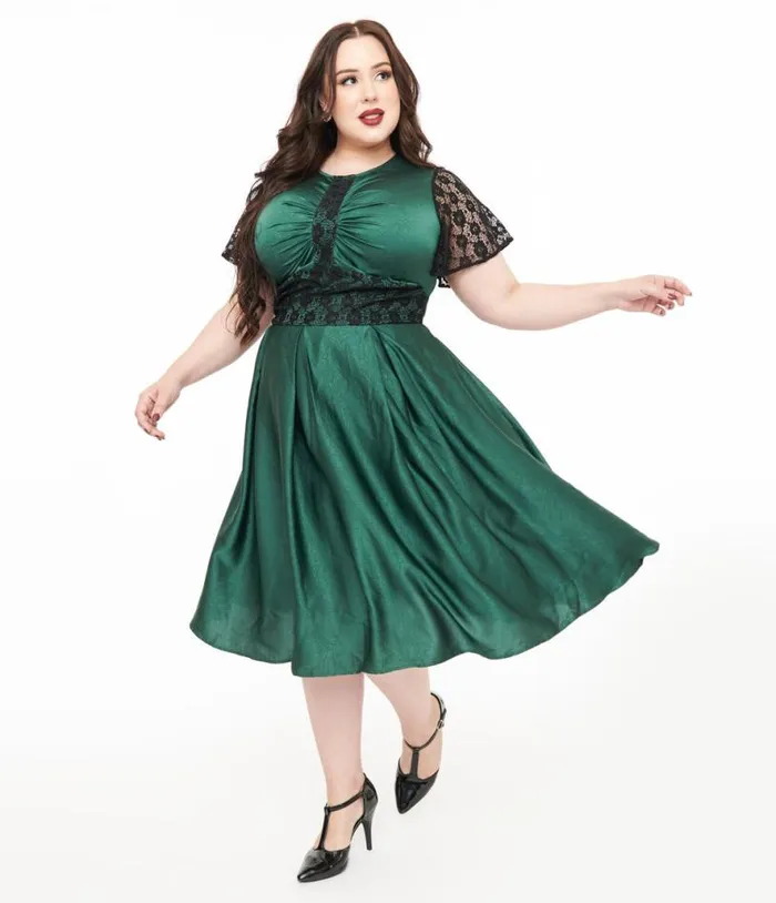 Plus Size 1940s Emerald Green and Black Lace Swing Dress DressesPlus Unique Vintage Pocket Dresses Plus Size 1940s Emerald Green and Black Lace Swing Dress DressesPlus Unique Vintage Pocket Dresses