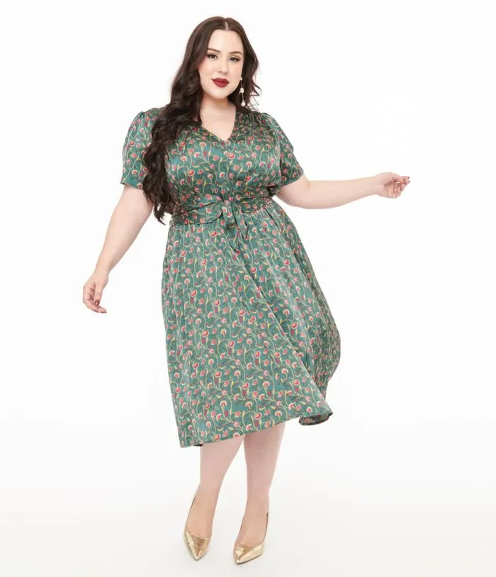Plus Size 1940s Green and Red Fan Print Swing Dress DressesPlus Unique Vintage Pocket Dresses Plus Size 1940s Green and Red Fan Print Swing Dress DressesPlus Unique Vintage Pocket Dresses