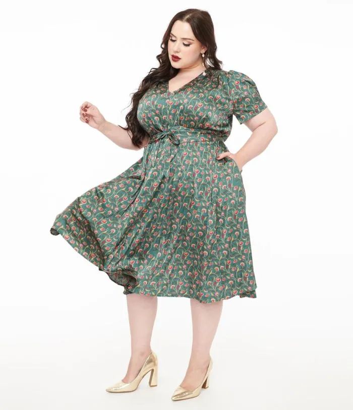 Plus Size 1940s Green and Red Fan Print Swing Dress DressesPlus Unique Vintage Pocket Dresses