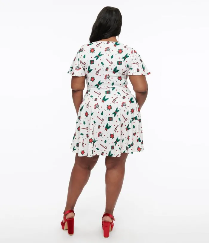 Plus Size 1950s Ivory Christmas Print Poppy Flare Dress Dresses Unique Vintage Pocket Dresses