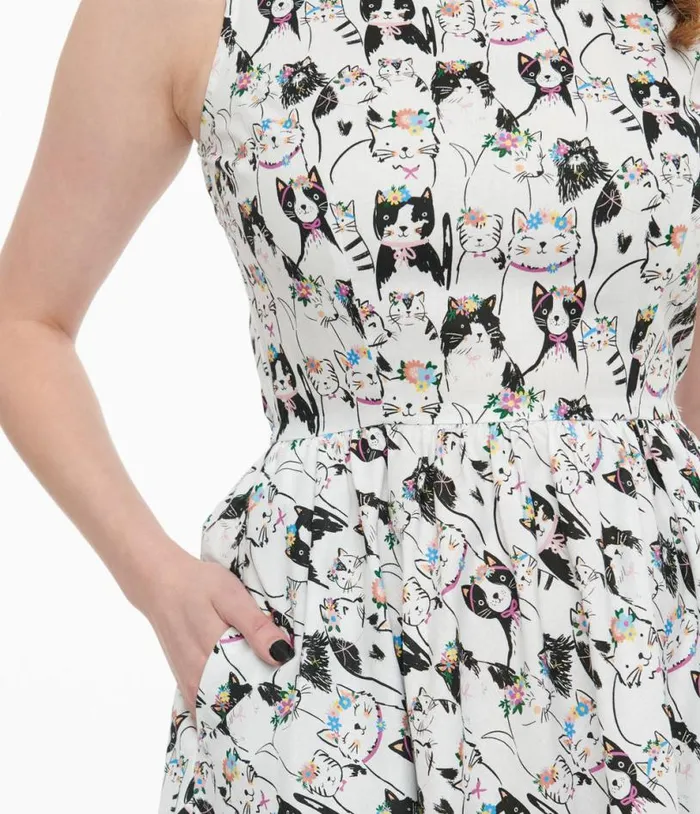 Retrolicious 1950s White Cat Party Crown Print Cotton Swing Dress Dresses Unique Vintage Pocket Dresses