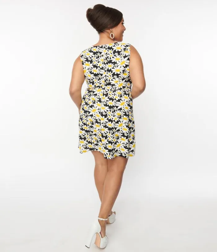 Smak Parlour Black and White Daisies Tie Front Shift Dress Dresses Unique Vintage Pocket Dresses