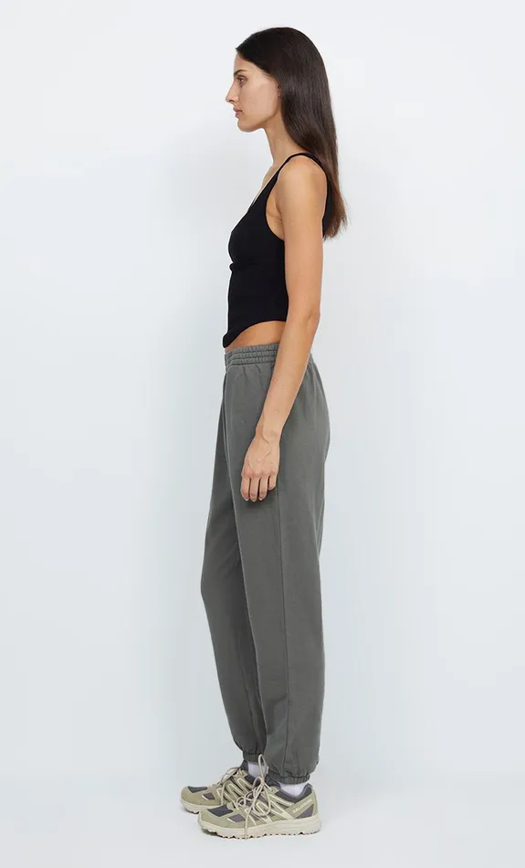 Woman Bec Bridge Shorts Pants SERENA ORGANIC TRACK PANT Khaki Woman Bec Bridge Shorts Pants SERENA ORGANIC TRACK PANT Khaki